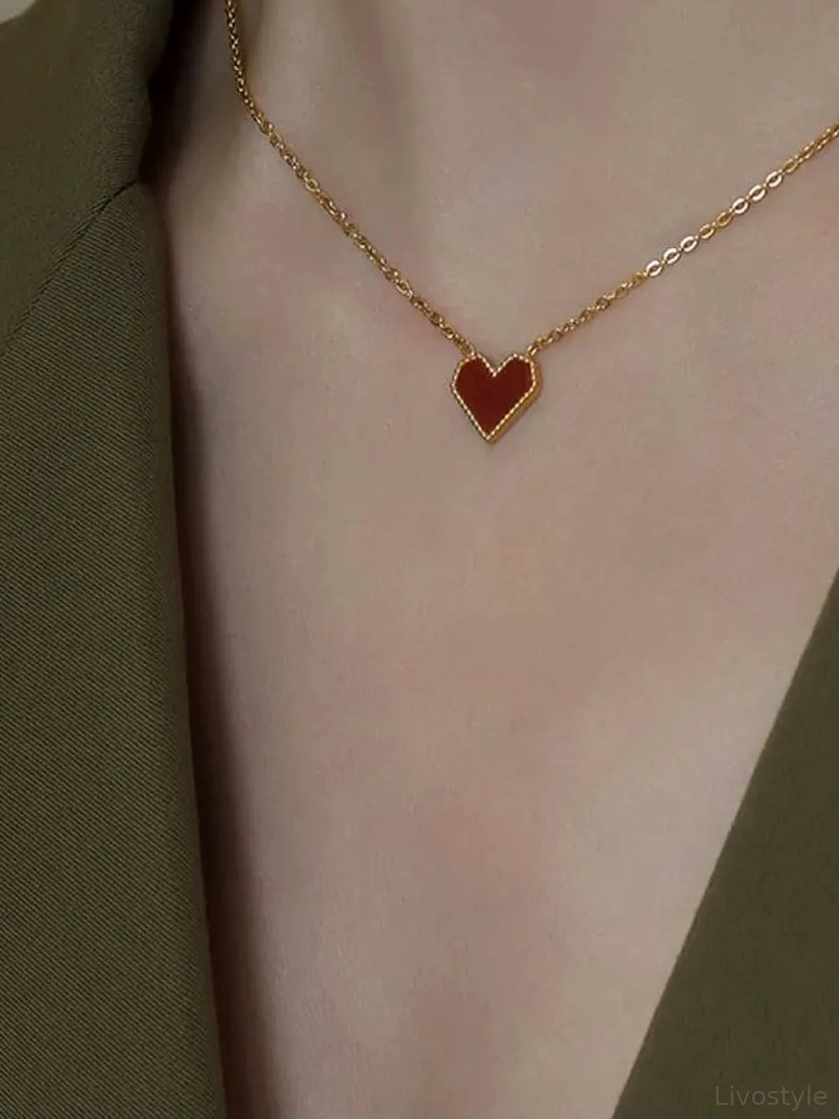 Titanium Steel Heart Necklace — detail view — Livostyle