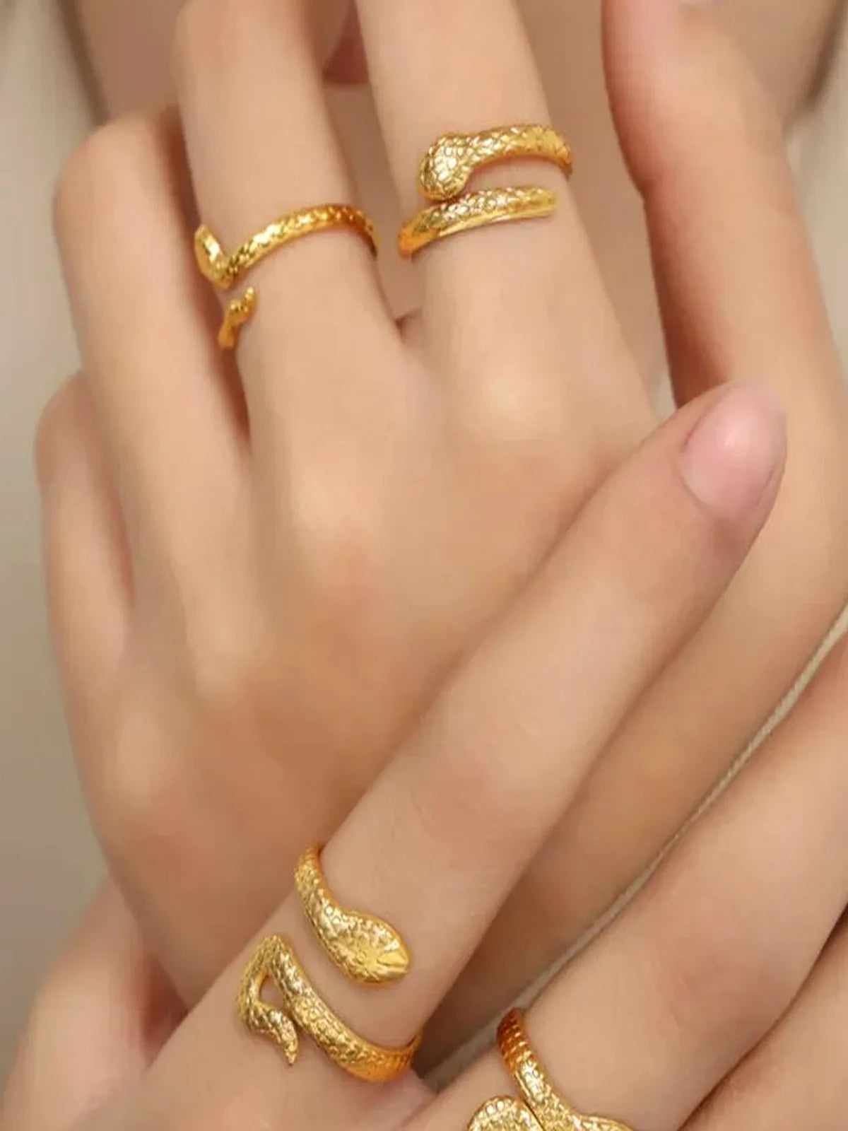 Titanium Steel Snake Shape Bypass Ring — detail view — Livostyle