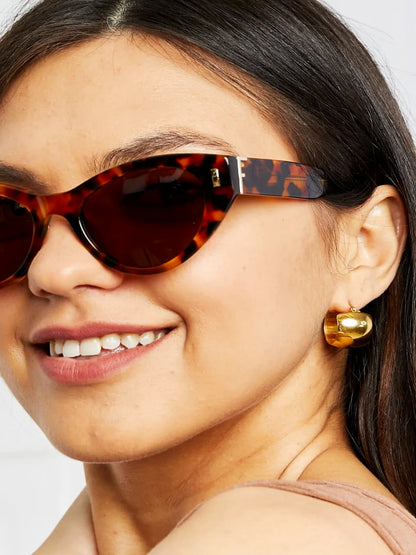 Tortoiseshell Acetate Frame Sunglasses — detail view — Livostyle