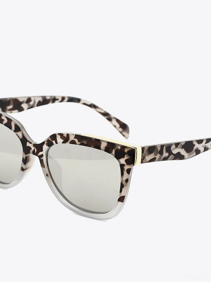 Tortoiseshell Polycarbonate Frame Full Rim Sunglasses — detail view — Livostyle