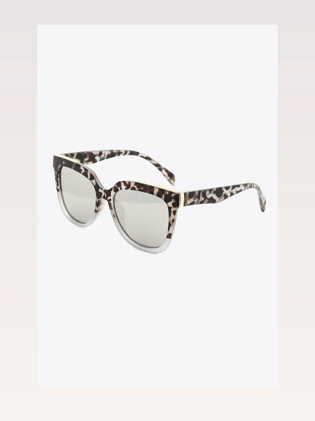 Tortoiseshell Polycarbonate Frame Full Rim Sunglasses — styled showcase — Livostyle