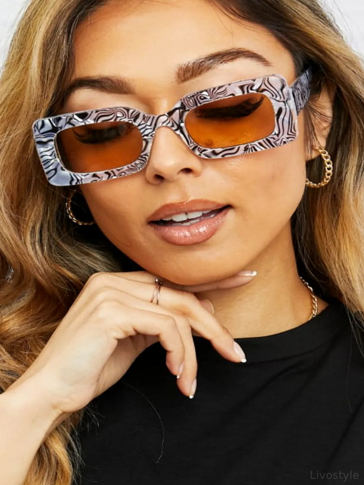 Tortoiseshell Rectangle Polycarbonate Sunglasses — detail view — Livostyle