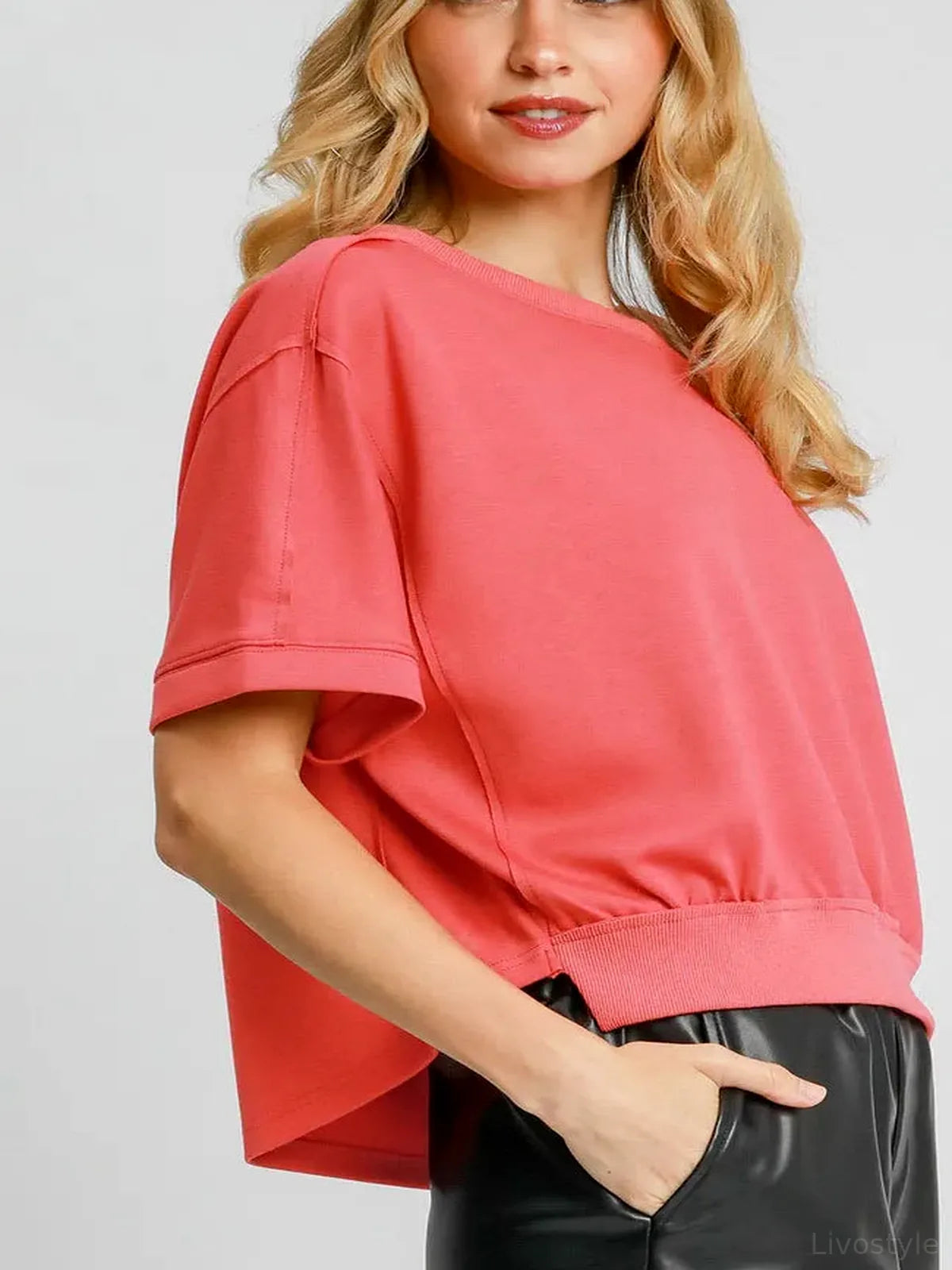 Lightweight Cropped Sweatshirt in Strawberry — detail view — Livostyle