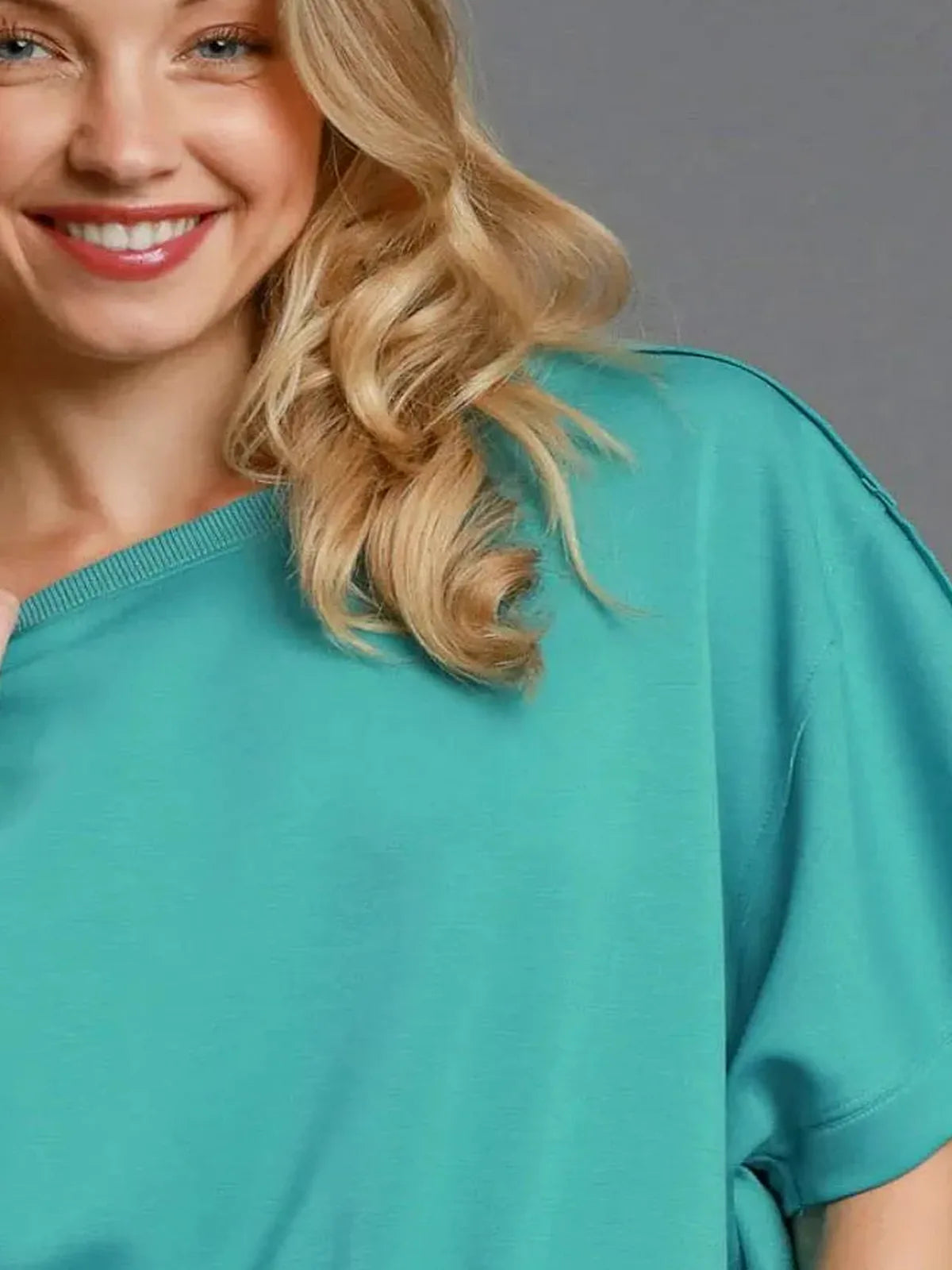 Lightweight Cropped Sweatshirt in Turquoise — detail view — Livostyle