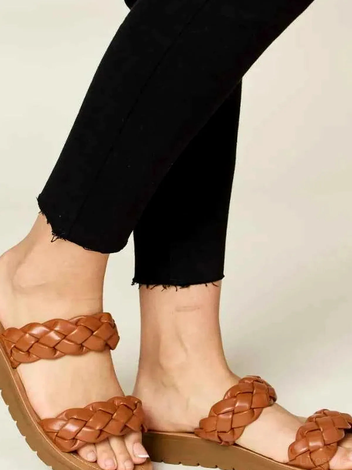 Woven Dual Band Platform Sandals — detail view — Livostyle