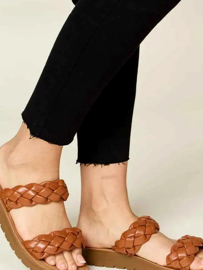 Woven Dual Band Platform Sandals — detail view — Livostyle